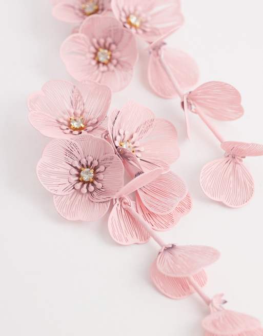 Pendientes rosa pastel con diseño colgante de flores tridimensionales exclusivos de Kaiia, 3 de 4