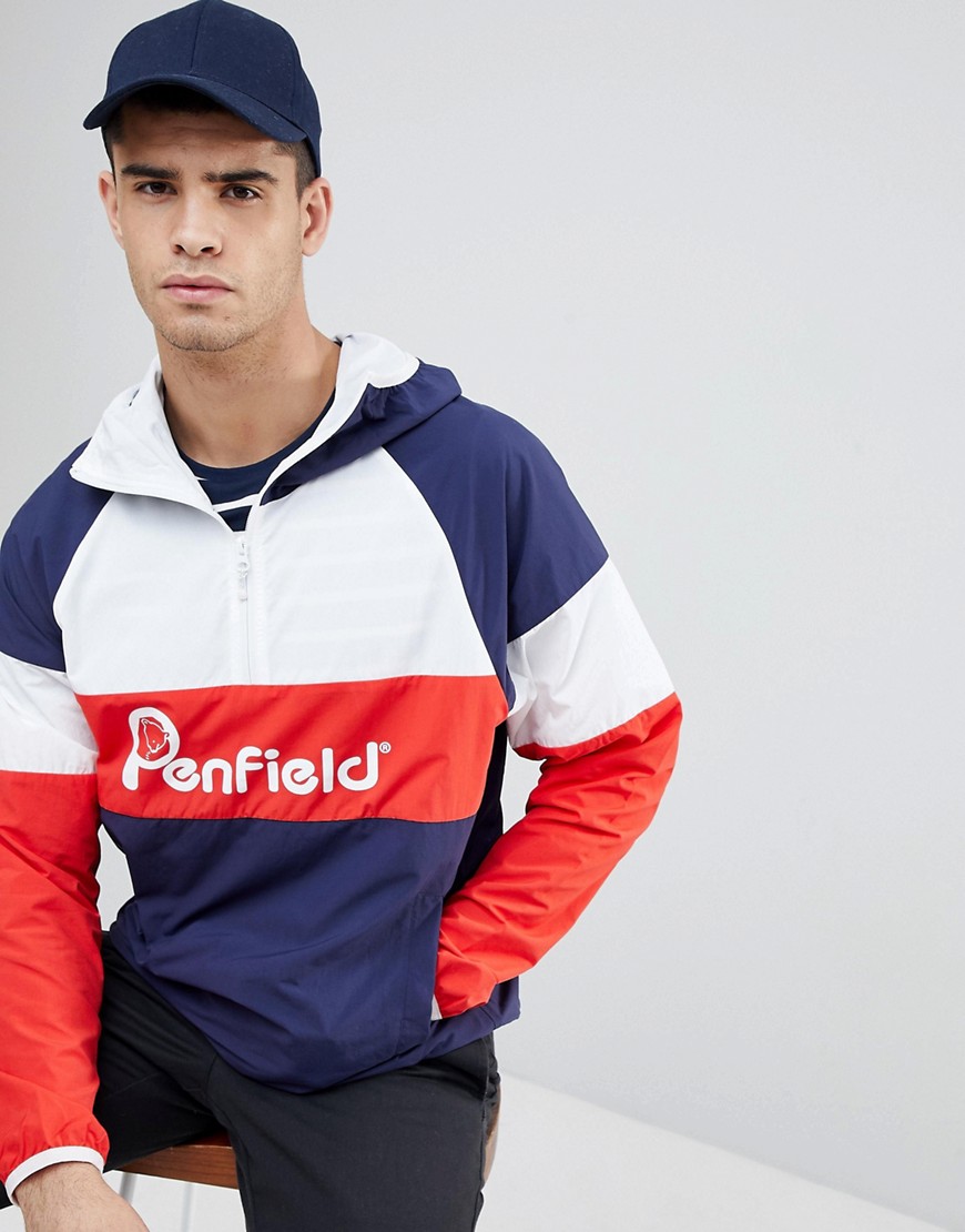 Penfield - Block over hovedet jakke med hætte og logo på front i marineblå/hvid/rød