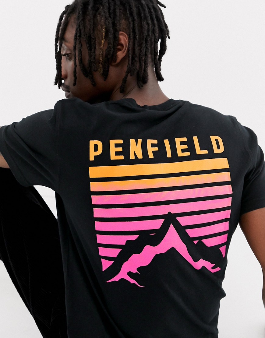 Penfield – Caputo – Svart t-shirt med mönster baktill