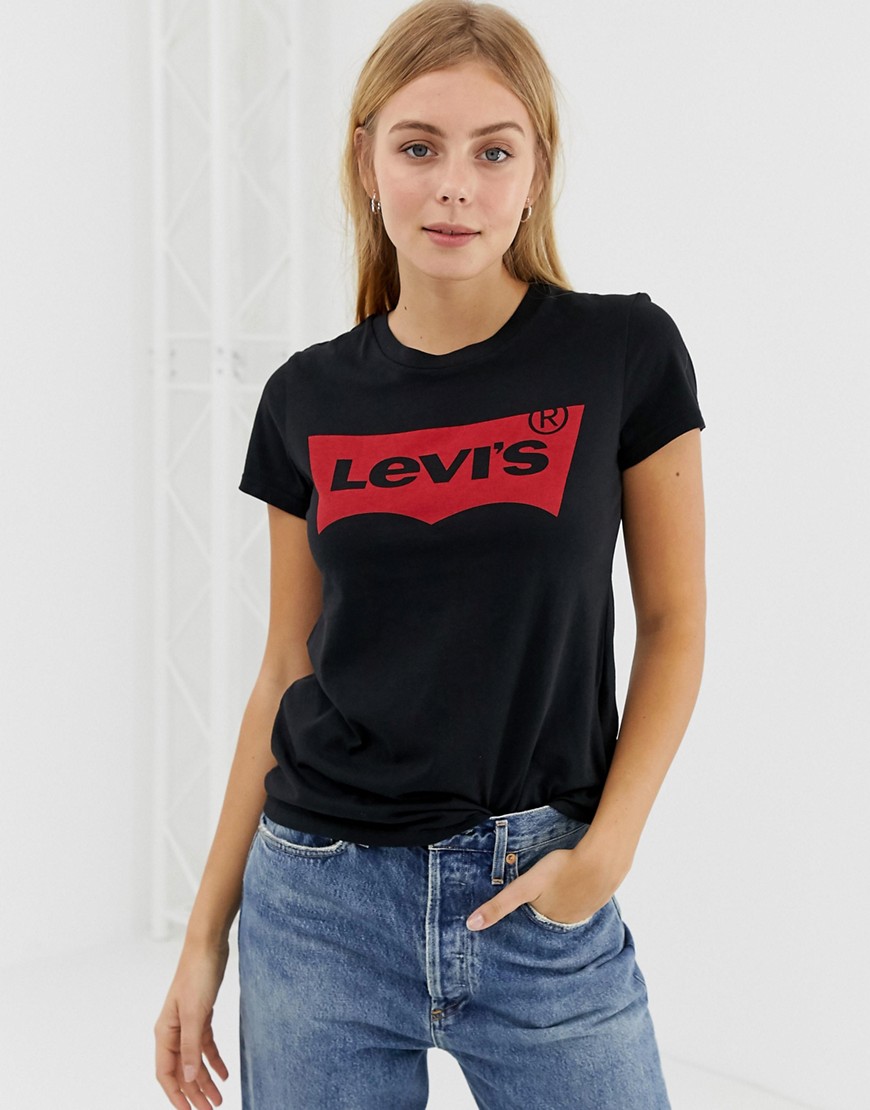 Perfekt T-shirt med batwing-logo fra Levi's-Sort
