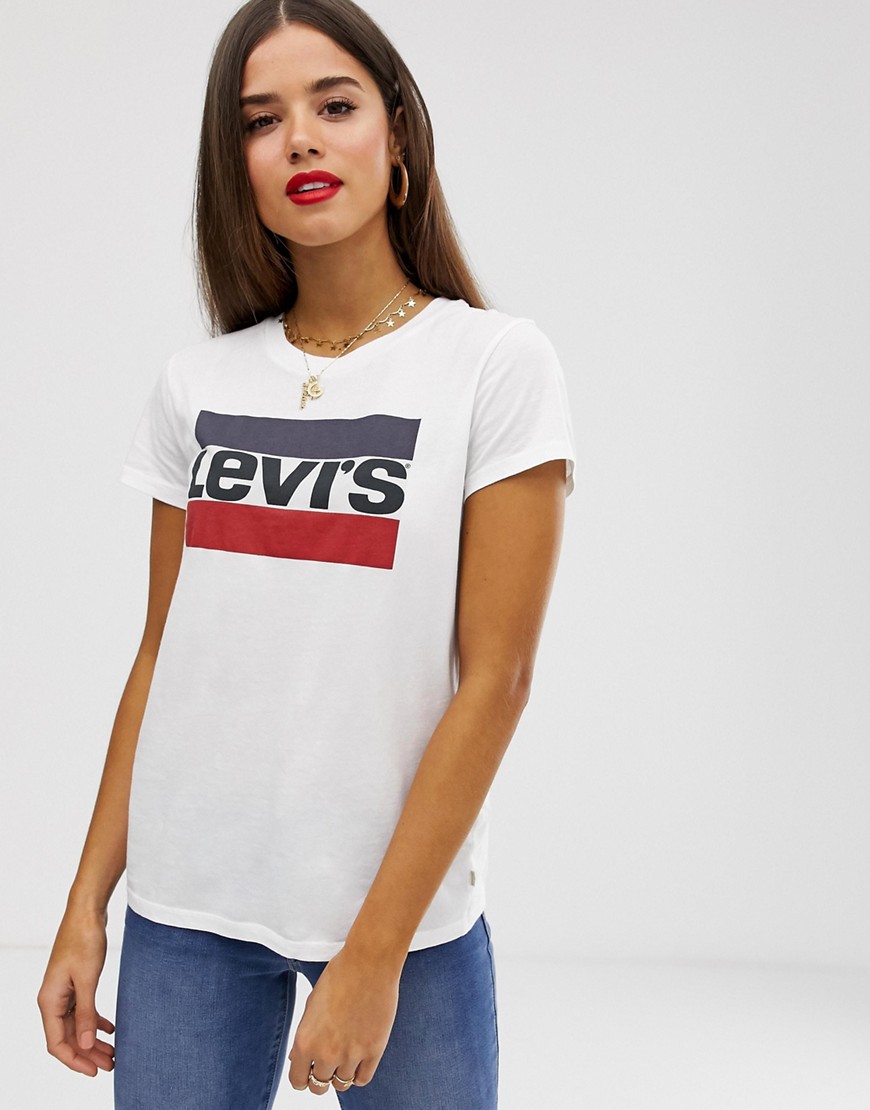 Perfekt T-shirt med vintagelogo fra Levi's-Hvid