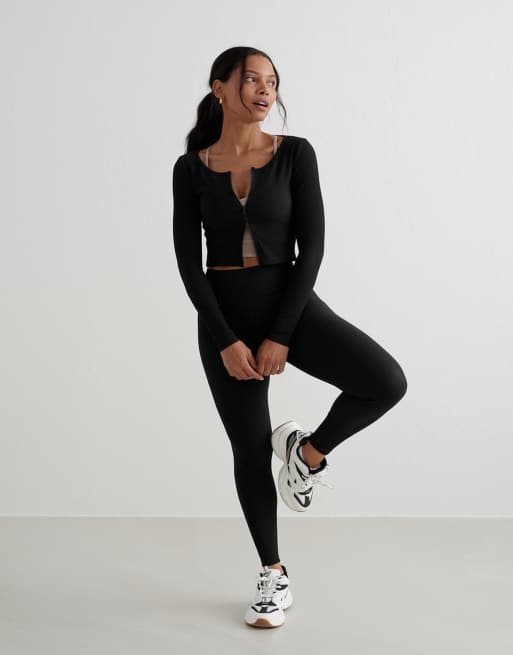 Performance-BH mit Reißverschluss und Leggings in geripptem Schwarz