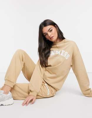 фото Песочный спортивный костюм oversized из свитшота со слоганом "kindness" и джоггеров asos design-бежевый