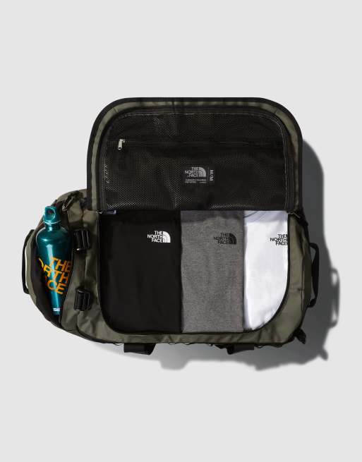 Petate mediano verde topo y negro TNF Base Camp de The North Face, 3 de 3