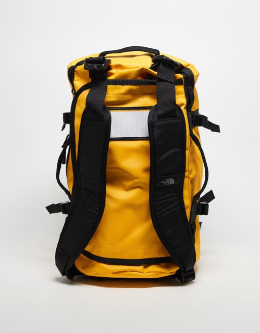 Petate muy pequeño negro y amarillo Base Camp de The North Face, 2 de 3
