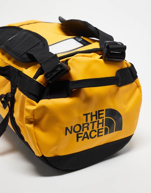 Petate muy pequeño negro y amarillo Base Camp de The North Face, 3 de 3