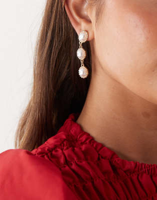 Petit Moments - Clara - Goldfarbene Hängeohrringe mit Perlen-Design-Weiß