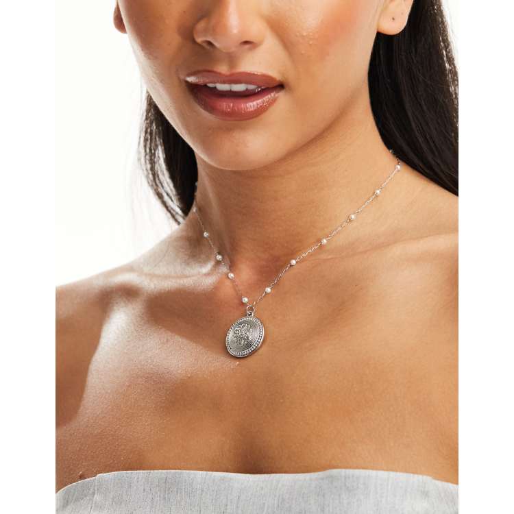 Pendentif Argenté Avec Perle - Bijou Occasion, Style Classique, Usure Du Temps