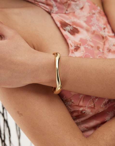 Petit Moments cuff bracelet in gold - view 1