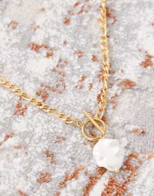 Petit Moments Jade Pearl Pendant T-bar Necklace In Gold