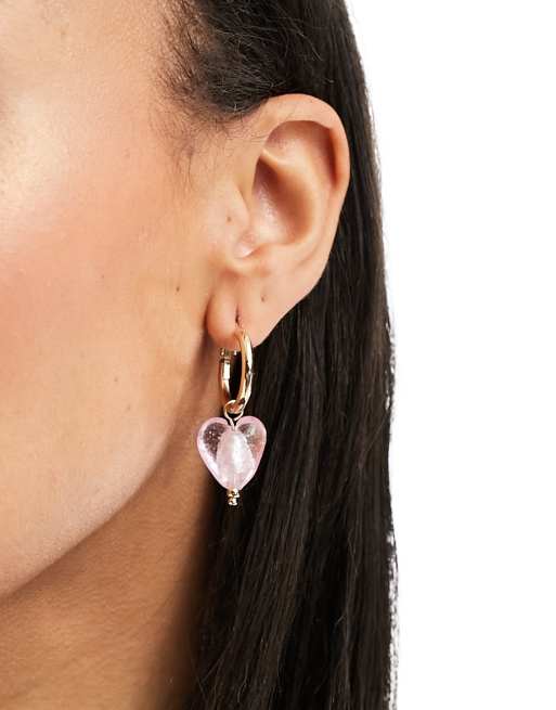 Petit Moments - Leggi - Orecchini a cerchio piccoli color oro con ciondolo rosa a forma di cuore