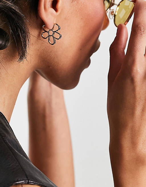Geneigd zijn aantrekkelijk Overtreding Petit Moments - Opvallende oorbellen in bloem-vorm in goud | ASOS