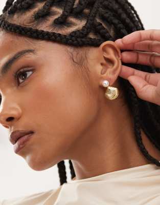 Petit Moments Petit Moments pearl and shell stud earrings in gold