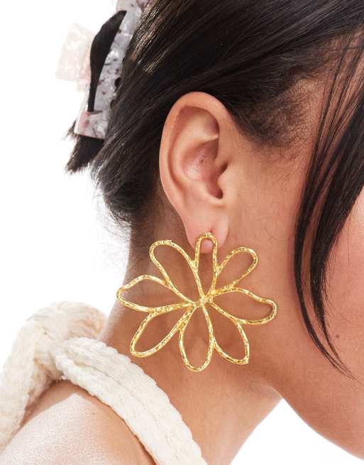 Petit Moments - Pomarinho - Oversized bloemvormige studoorbellen in goudkleur