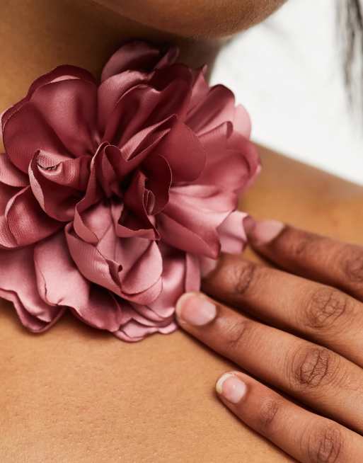 Petit Moments rosa corsage flower tie necklace in pink | ASOS