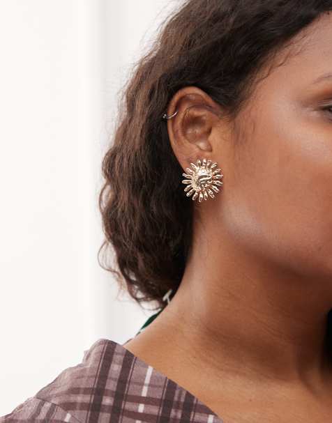 Petit Moments sol large sun stud earrings in gold - view 1