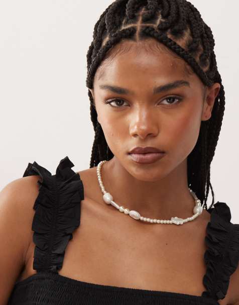 Petit Moments statement pearl necklace in gold - view 1