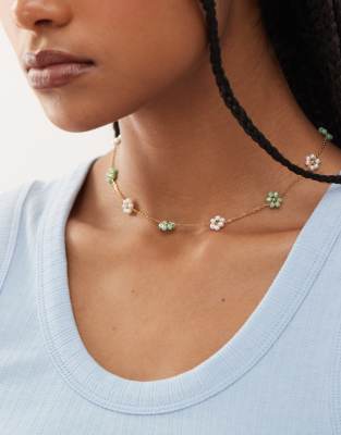 Petit Moments Stationed Flower Necklace