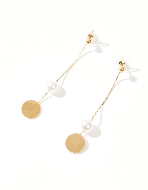 Petit Moments Stormy pearl drop earrings in gold, 3 of 4