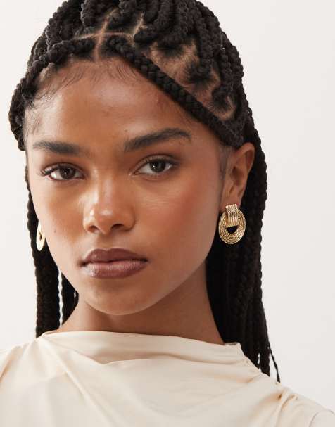 Petit Moments textured doorkocker earrings in gold - view 1