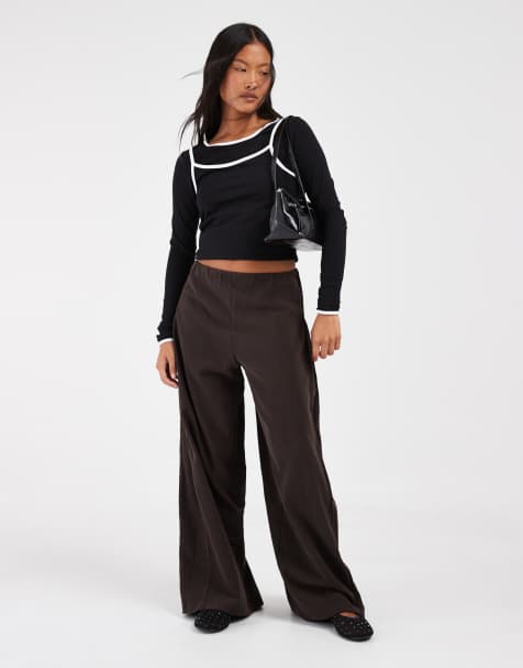 Petite extra weite Hose mit Struktur in Braun - view 1
