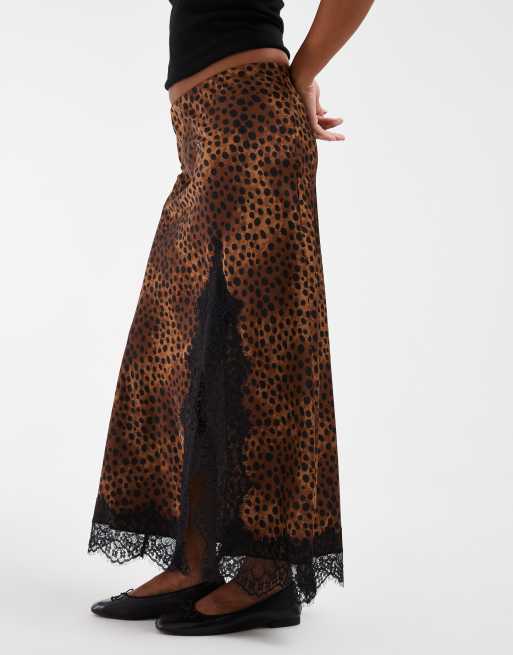 Petite satin maxinederdel med blondekant i leopardprint, 2 af 5
