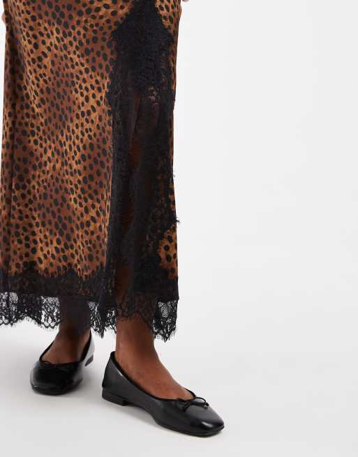 Petite satin maxinederdel med blondekant i leopardprint, 4 af 5