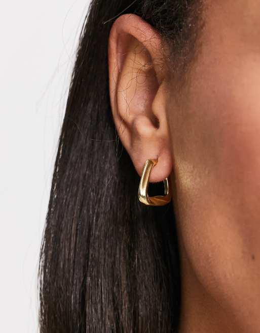 Pieces 18k plated geometric hoops in gold, 3 of 4