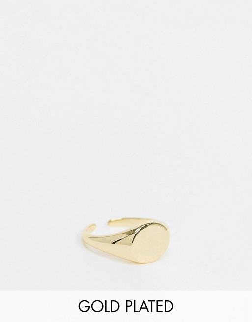 Pieces 18K gold plated signet ring in gold