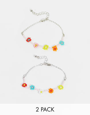 Pieces – 2er-Set Armbänder in Perlenoptik mit Blumendesign