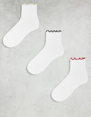 Pieces - 3er-Pack Socken in Weiß mit Rüschendetail