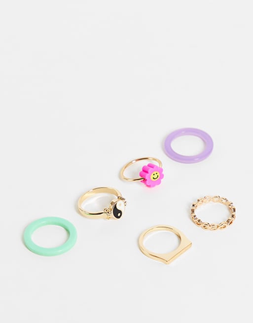 PIECES 6-pack plastic and charm rings in multi