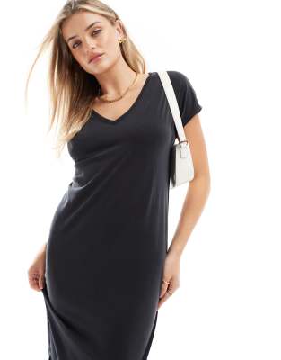 Pieces - Anschmiegsames T-Shirt-Midikleid in Schwarz mit V-Ausschnitt