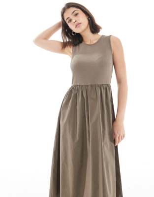 Pieces - Ärmelloses Midikleid in kühlem Braun mit gewebtem Rock-Brown