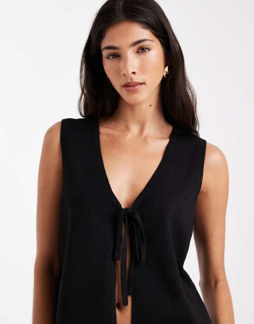 Pieces – Ärmelloses Strickoberteil in Schwarz mit gebundener Vorderseite, 2 von 4