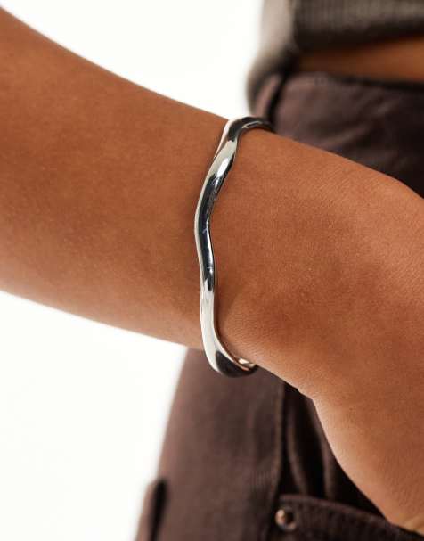 Pieces – Armreif aus Metall in geschmolzener Silberoptik - view 1