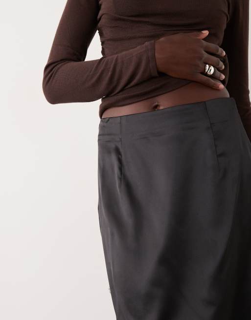 Pieces asymmetrisk minikjol i satin med spetskant i svart, 4 av 5