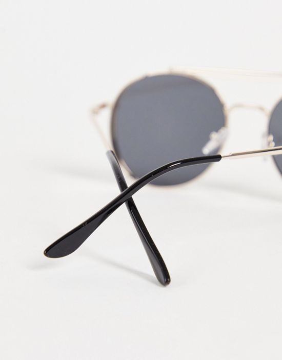 https://images.asos-media.com/products/pieces-aviator-sunglasses-with-gold-rims-and-black-tint-lenses/202099085-4?$n_550w$&wid=550&fit=constrain