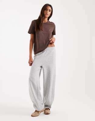 Pieces Barrel Leg Sweatpants In Blue