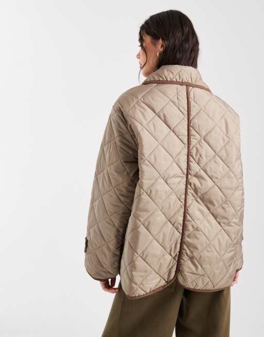 PIECES - Beige kort jakke med krave, vatteringer og kontrasterende kanter, 3 af 4