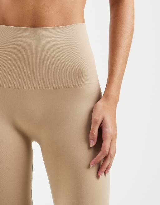 Pieces - Beige sømløse shapewear-shorts i longline-længde, 5 af 5
