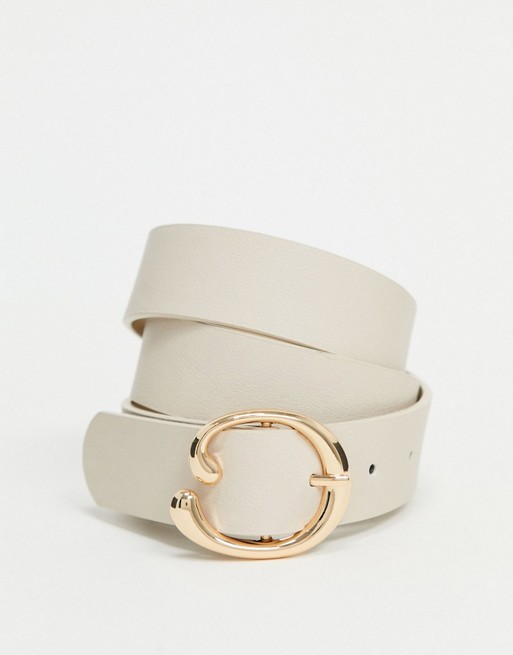 Pieces belt with gold abstract buckle in cream