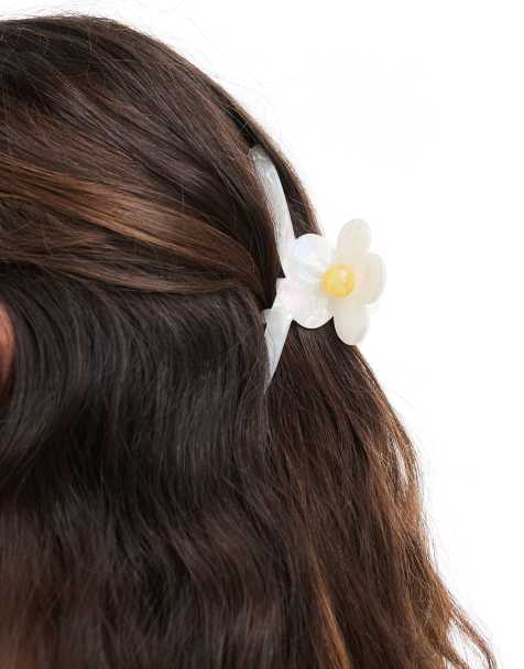 Pieces marbled effect daisy hair claw in white