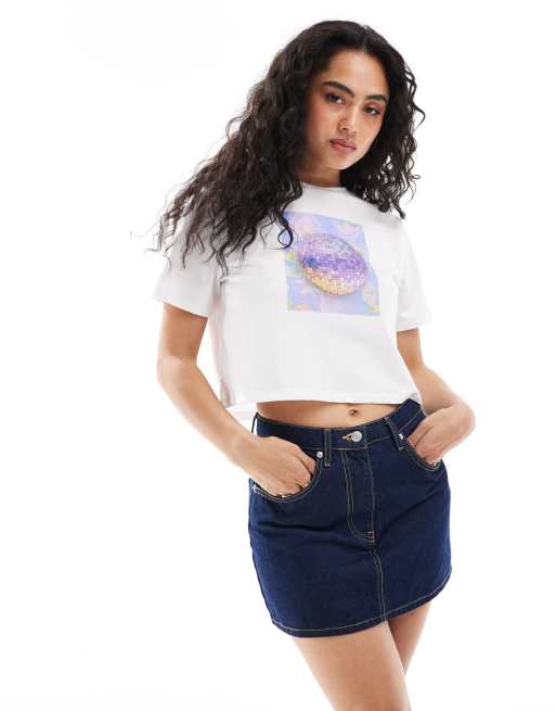 Pieces – Biały krótki T-shirt z nadrukiem kuli dyskotekowej