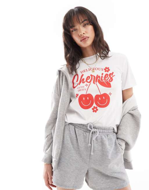 Pieces – Biały T-shirt oversize z nadrukiem i napisem „Delicious Cherries” z przodu