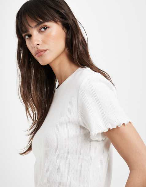 Pieces – Biały T-shirt z karbowanym brzegiem - view 1