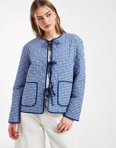 PIECES - Blå og hvid vatteret jakke med gingham-tern og bindebånd foran - view 1