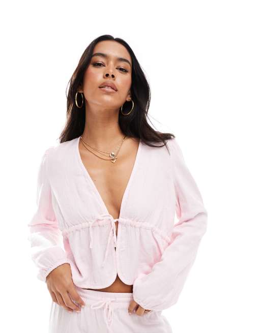Pieces - Blusa corta in cotone stropicciato rosa chiaro allacciato sul davanti in coordinato