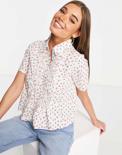 Pieces - Blusa taglio corto bianca con stampa di ciliegie