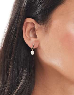 Pieces - Boucles d'oreilles en métal effet fondu avec perles - Doré - view 1